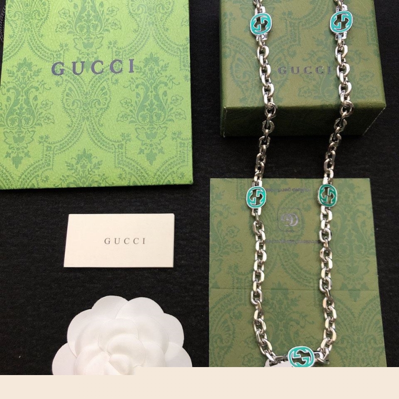 G*u*i necklaces
